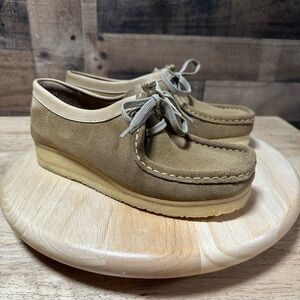 NEW Clarks Women’s Sand Wallabee Suede Shoes 35395 Size 8.5M. Love the color!